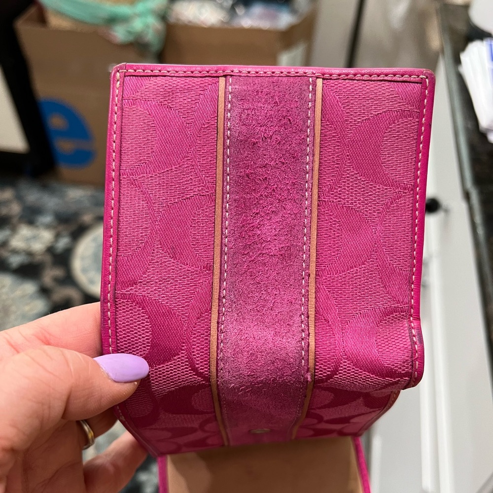 (1429) Coach Signature Rare Hot Pink Wallet. Gem